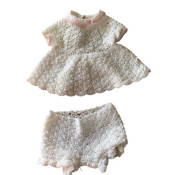 Our Generation Wheelchair Crutches & Cast Set + 3 18" Doll Outfits - Picture 9 of 10